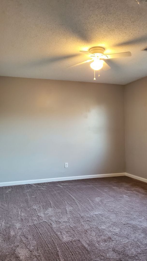 Building Photo - 4 Bedroom 2 bath available now!