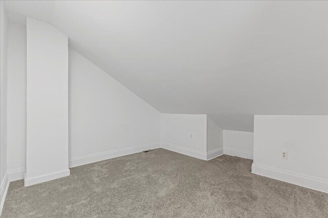 Building Photo - The B Street Flats – Modern Living in Pitt...