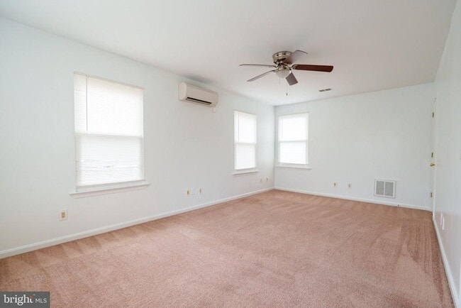 Building Photo - 829 Shore Dr