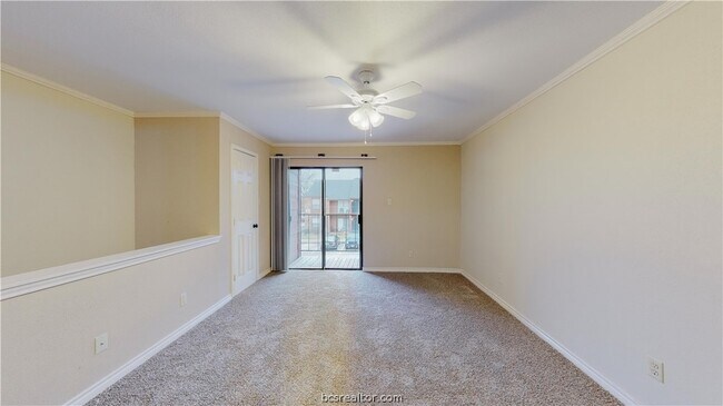 Building Photo - 904 University Oaks Blvd