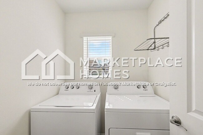Building Photo - 8619 SW 44th Terrace