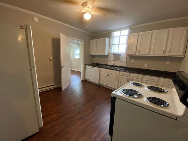 Building Photo - 3 Bedroom Apartment in South Nashville!