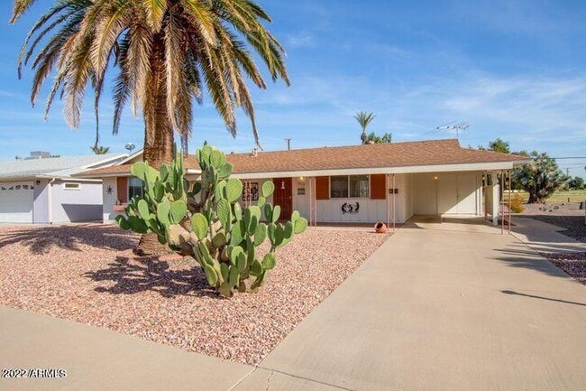 Building Photo - 10138 W Pinehurst Dr
