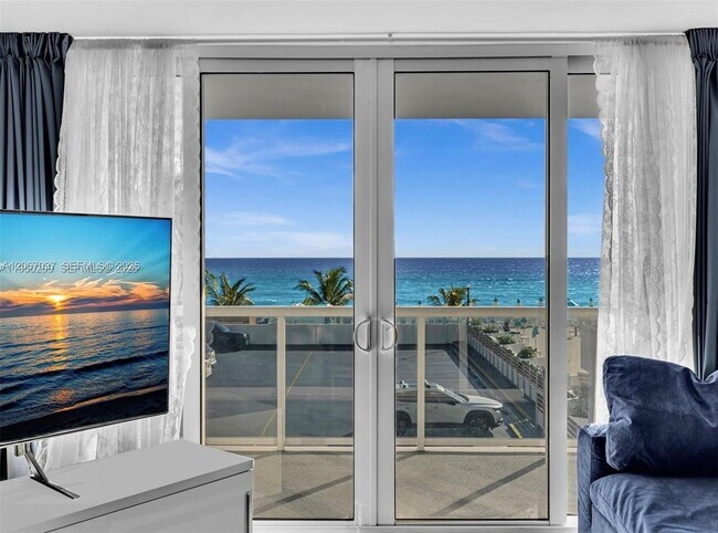 Building Photo - 3140 S Ocean Dr