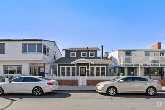 Building Photo - Coastal 4-Bedroom Home in Prime Newport Be...