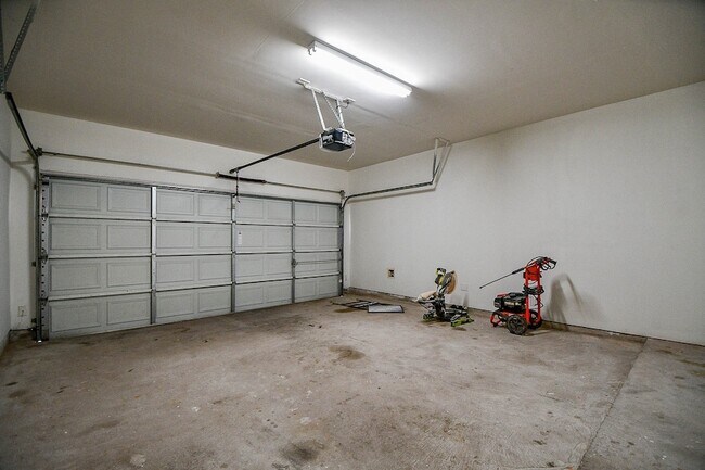 Building Photo - 5607 Stonecloud Ln