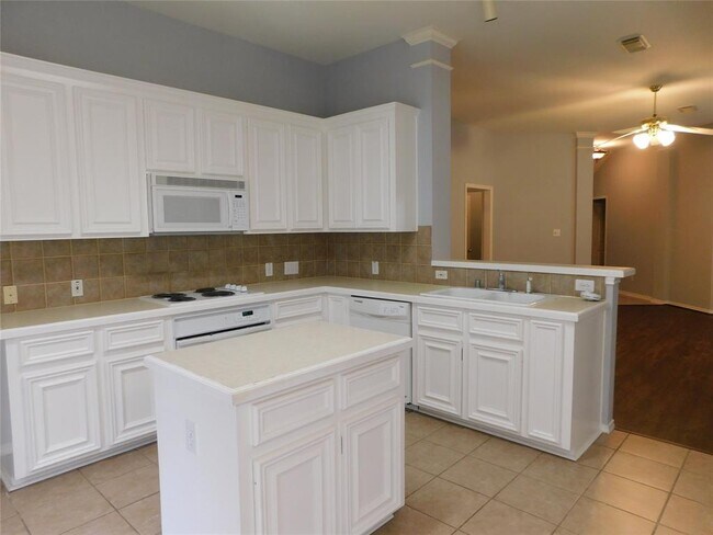 Building Photo - 4211 Creek Hollow Ln