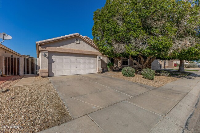 Building Photo - 10420 W Reade Ave