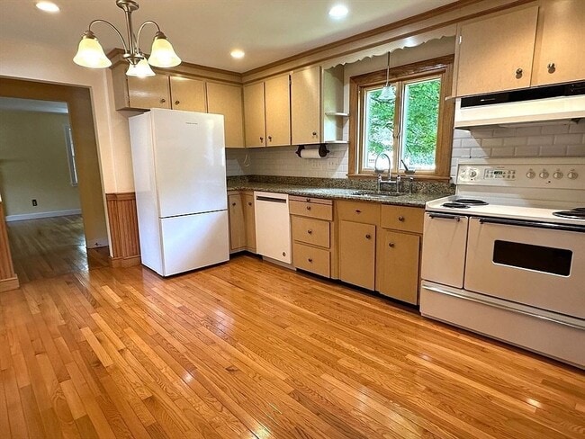 Building Photo - 115 Parker Rd