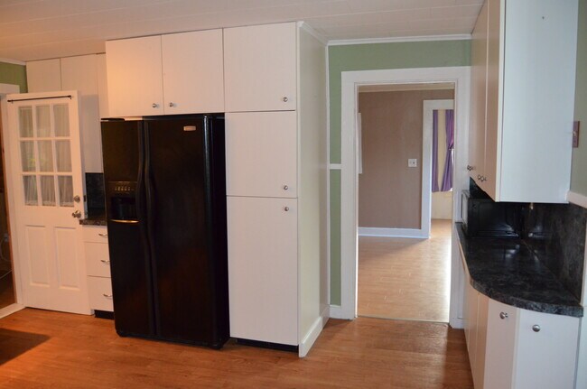 Kitchen - 88 Boynton Ave