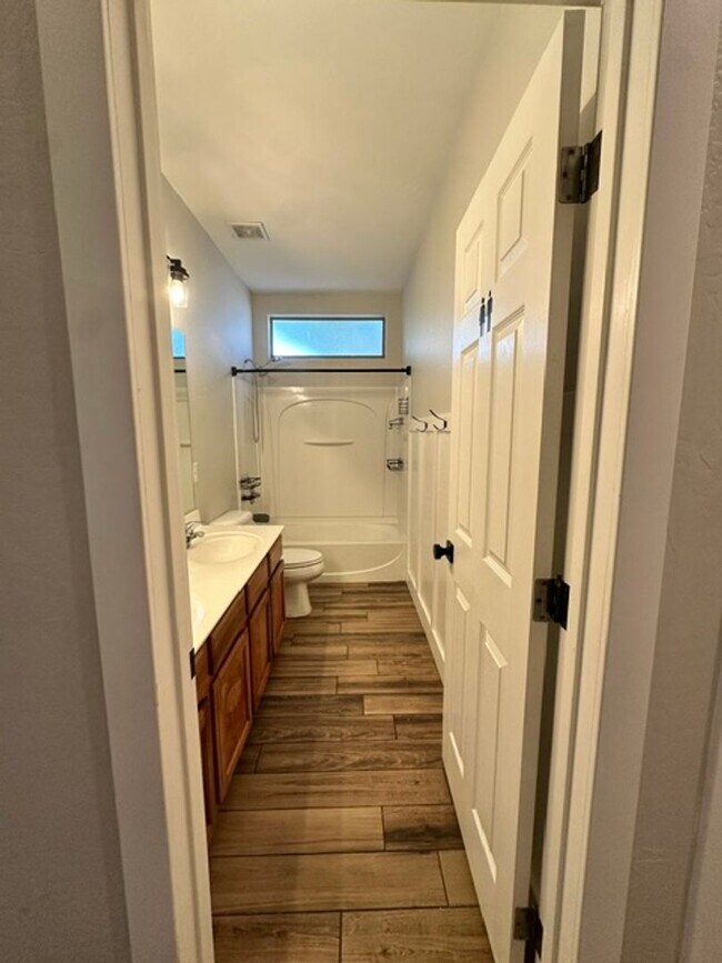 Building Photo - Beautiful Remodeled Cortina Home, 2310 sq ft, 4-bed, 2-bath home with a bonus den.