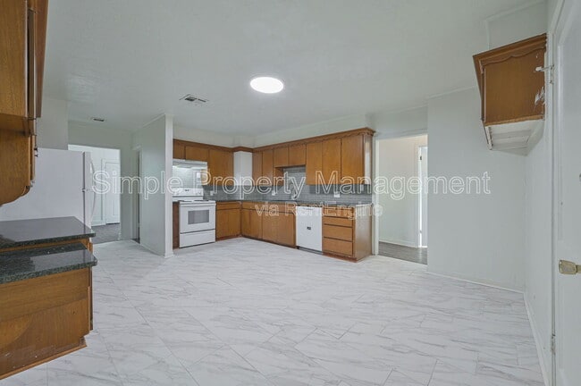 Building Photo - 713 SW 25th St