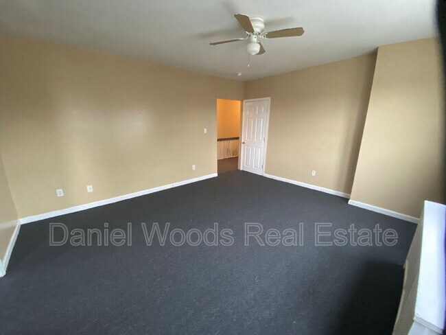 Building Photo - 1614 68th Ave