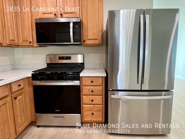 Building Photo - 3835 La Campana Ct