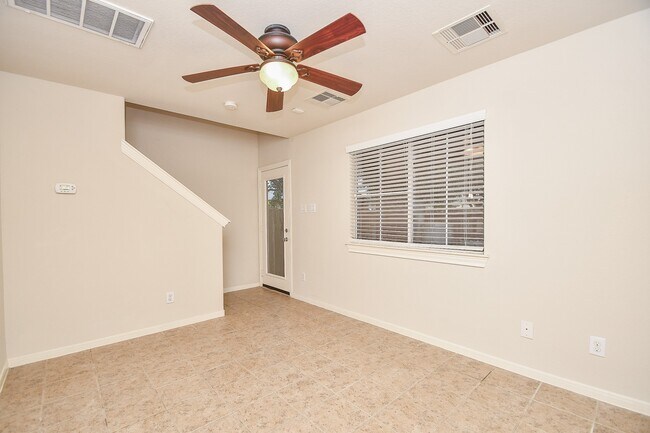 Building Photo - 3126 Clearview Cir