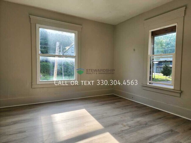 Building Photo - 149 Rhodes Ave