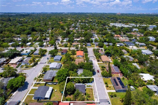 Building Photo - 6320 SW 58th Pl