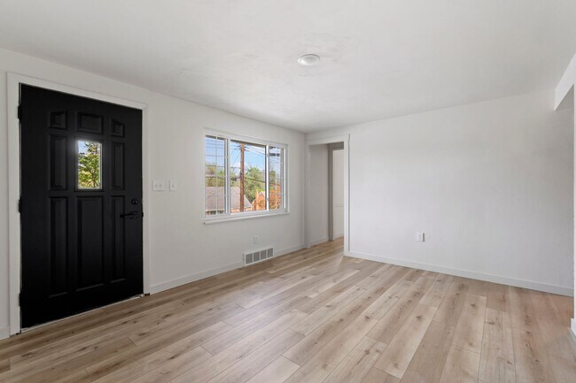 Building Photo - READY NOW!! FULLY RENOVATED 3 Bedroom in PENN HILLS