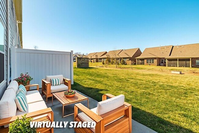 Building Photo - AVAILABLE NOW in Foxland Crossing