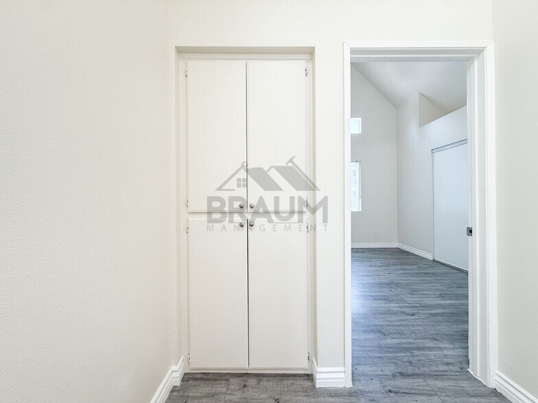 Building Photo - 14257 Friar St