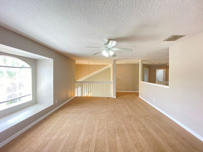 Building Photo - Spacious 4/3 Single Family Home!!