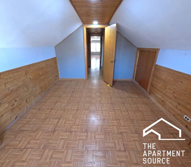 Building Photo - 3117 N Mango Ave