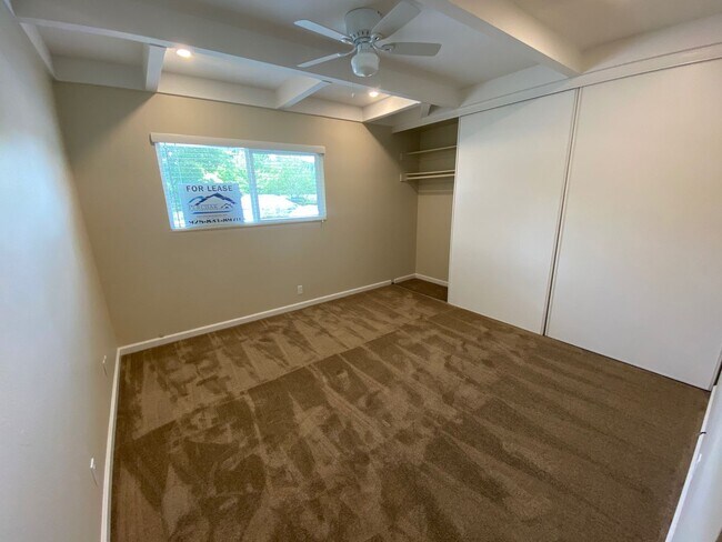Building Photo - 2 Bed 2 Bath, LARGE Creek Side Apartment N...