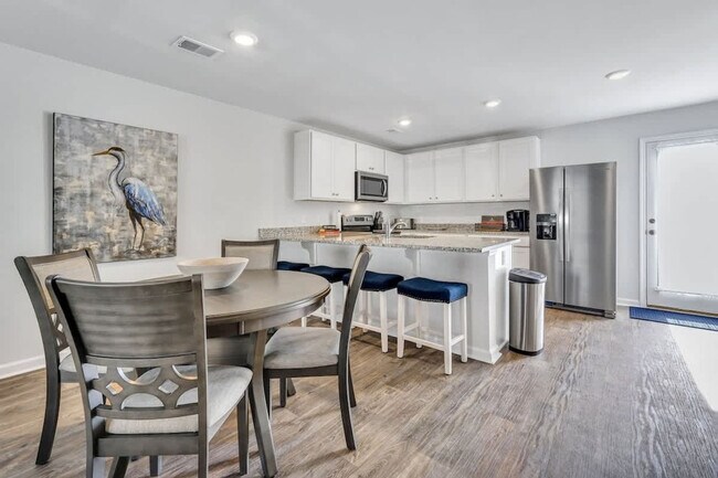 Building Photo - 321 Dogwood Cir