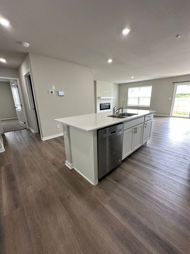 Building Photo - Beautiful 2023-Built Elkhorn Home with 3 Bedrooms & 3 Baths