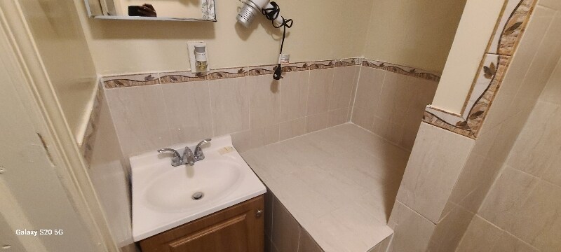 Building Photo - 3180 Fish Ave