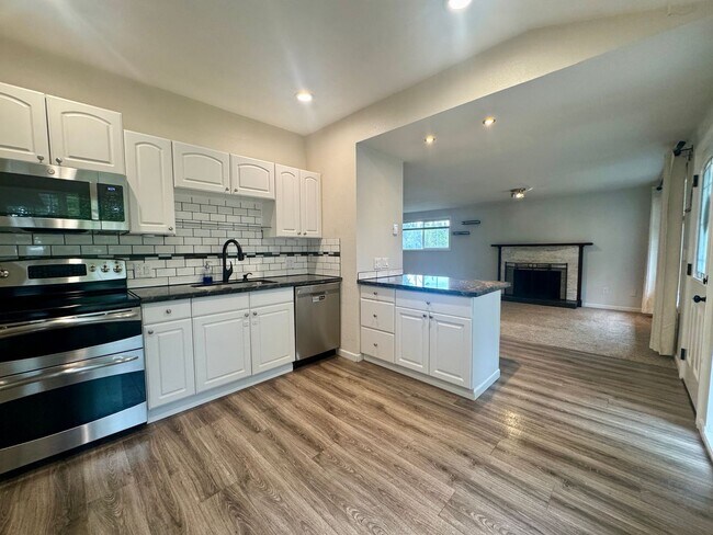 Building Photo - 2 Week Move In Special - 3 Bedroom, 2 Bath...