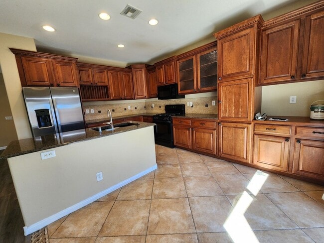 Building Photo - Stunning 4 Bed 3 Bath 2 Story Home with Loft