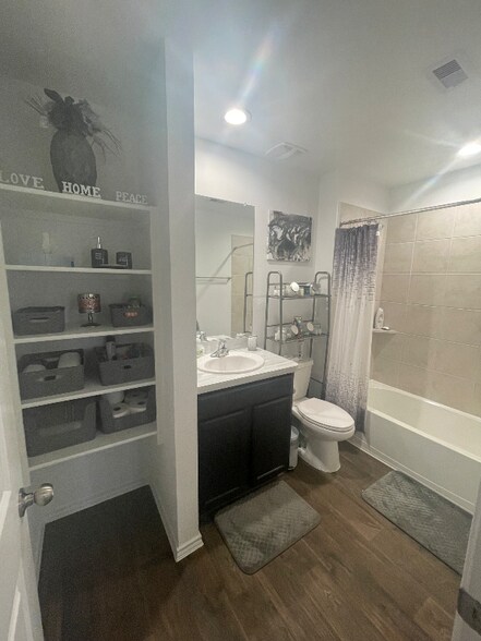 Building Photo - 2434 Moraine Vly Dr