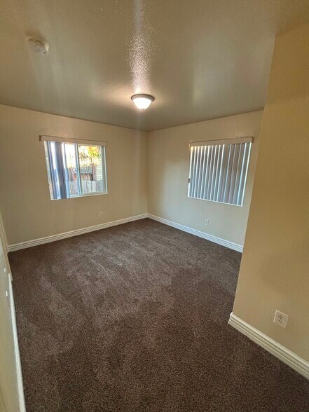 Building Photo - 116 E 82nd St