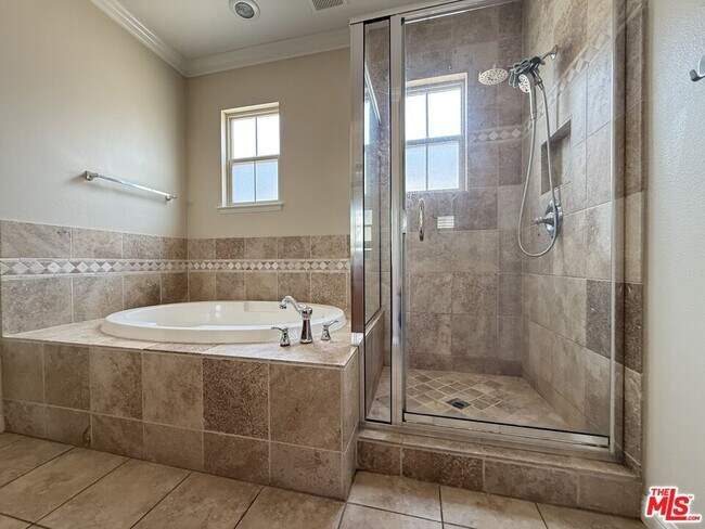 Building Photo - 1120 Columbia Trl