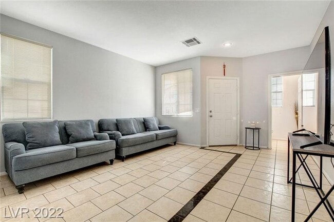 Building Photo - 3 BEDROOM HOME IN THE SOUTHWEST!