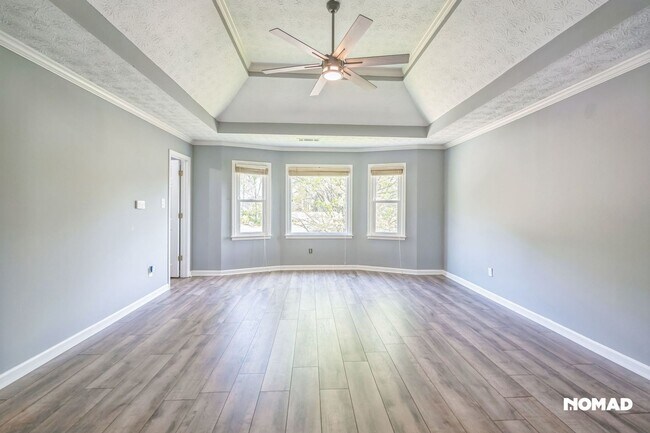 Building Photo - Spacious 3BR, with bonus room House in Law...