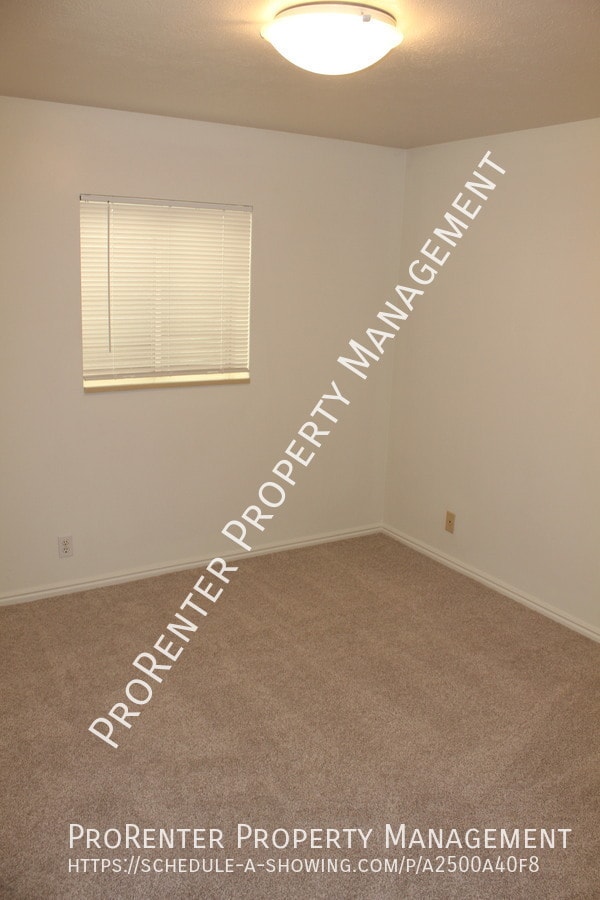 Building Photo - 523 Applewood Dr