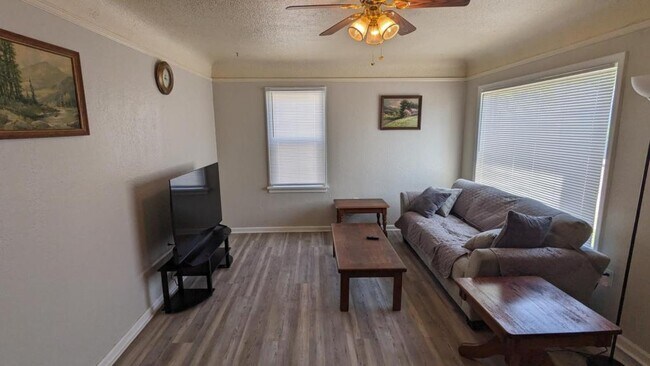 Building Photo - 1040 Howard St SE