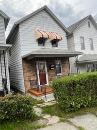 Building Photo - 2 Bedroom Single Family Home, Amazing views from deck, spacious backyard, pet friendly