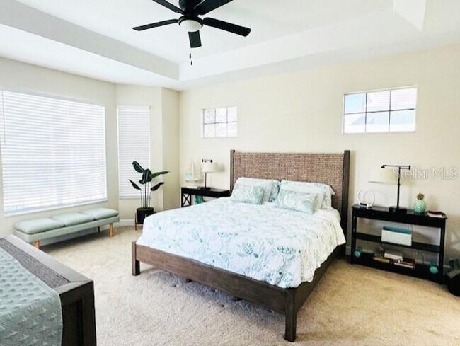 Building Photo - Rent a luxurious golf course lifestyle home in Sarasota, FL