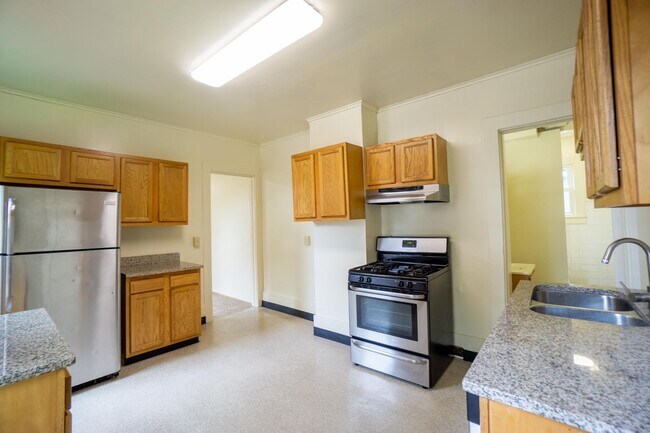 Building Photo - 107 Trinity Pl