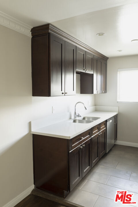 Building Photo - 925 N Curson Ave