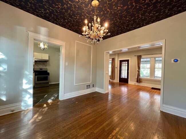 Building Photo - 6114 Columbia Ave