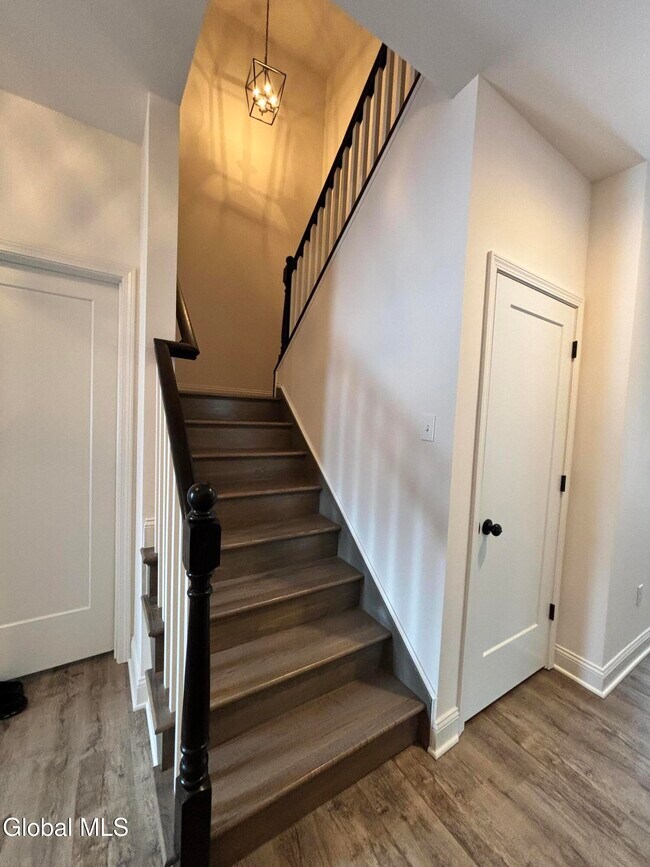 Building Photo - 587A Grooms Rd