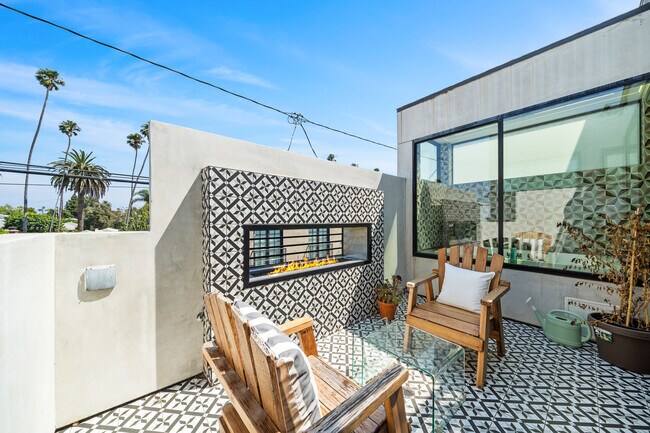 Building Photo - 838 California Ave