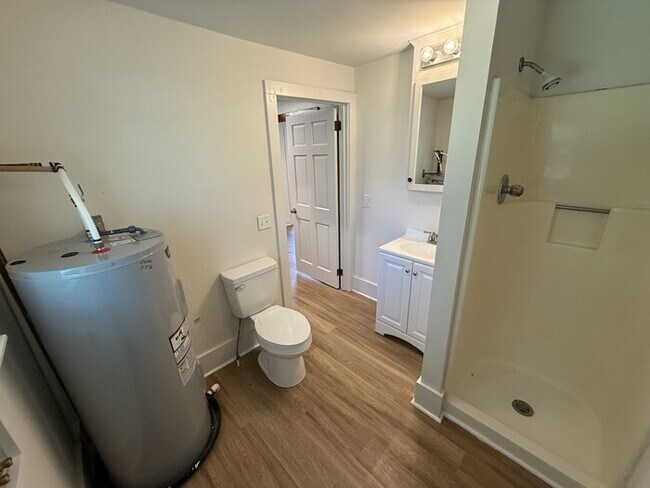 Building Photo - 3 bd 2 ba House