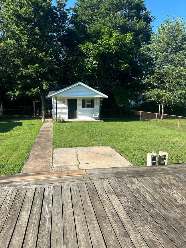 Building Photo - 1107 Markham Ave