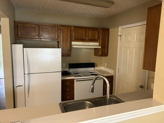 Building Photo - 224 Kendale St