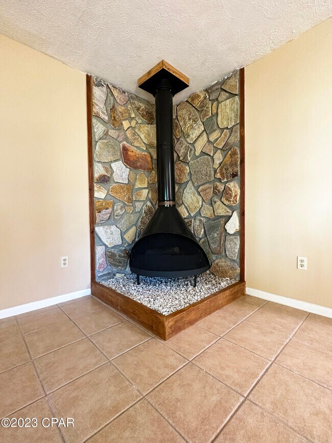 Building Photo - 7129 S Lagoon Dr